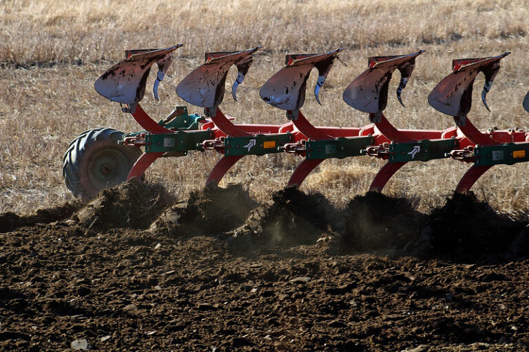 El papel del arado en la agricultura actual - BLOG